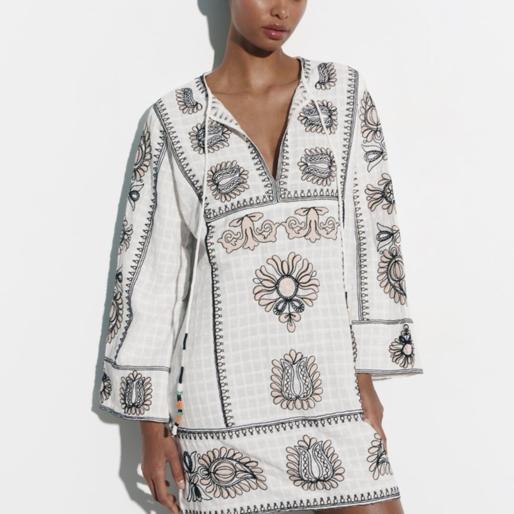 Zara Embroidered Dress. 💟
